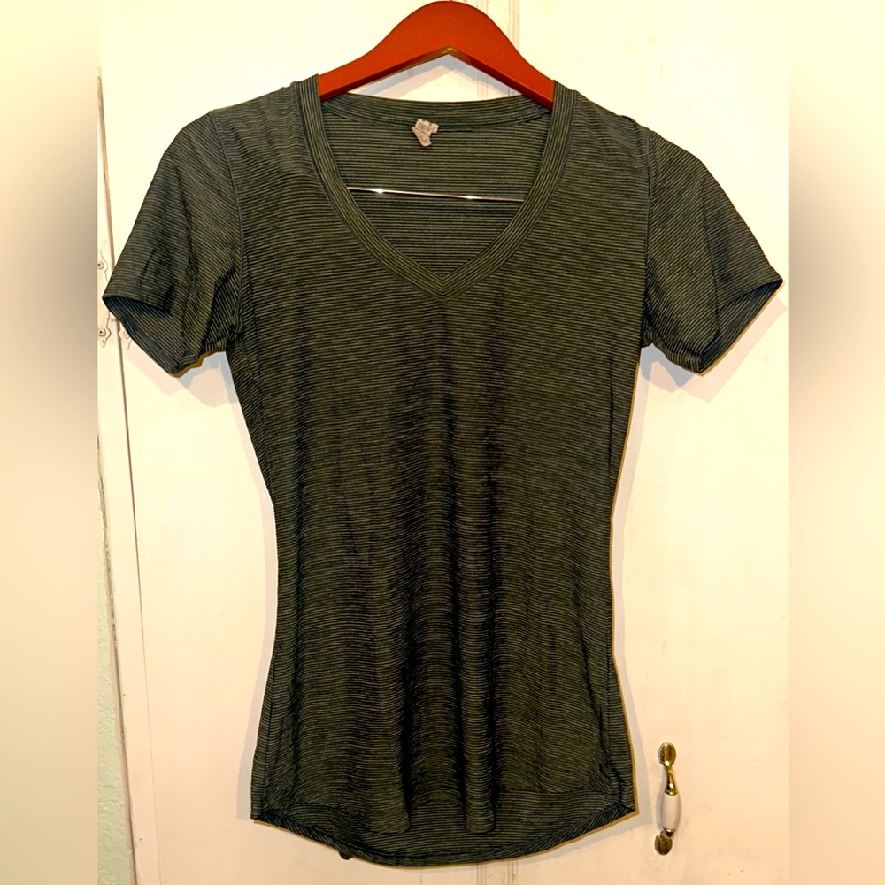 Hurley womens vneck small